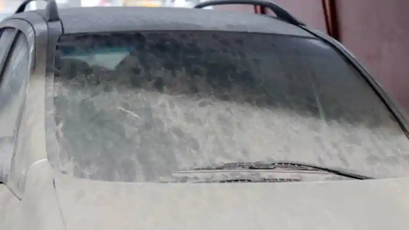 Foto - Lakukan Hal Ini Jika Kaca Mobil Anda Tertutup Debu
