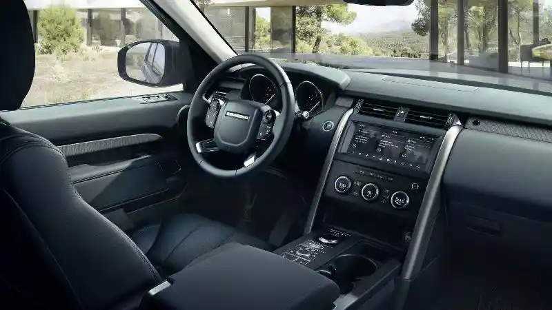 Foto - Land Rover Rayakan Ulang Tahun Discovery Ke-30 Dengan ini