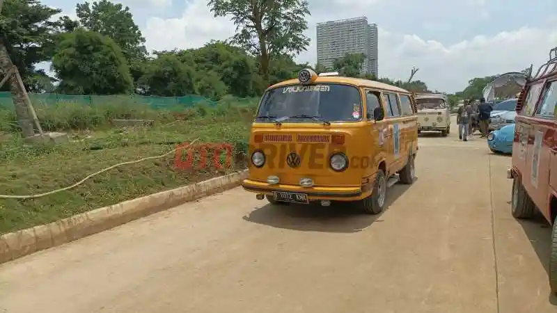 Foto - Ada Beetle hingga Combi, Intip Serunya Drag Race VW 2022 yang Berlangsung di Adhi City Sentul