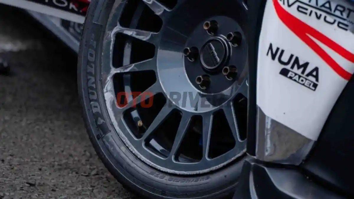 Foto - Ban Dunlop Direzza B02 Unggul Buat Drifting