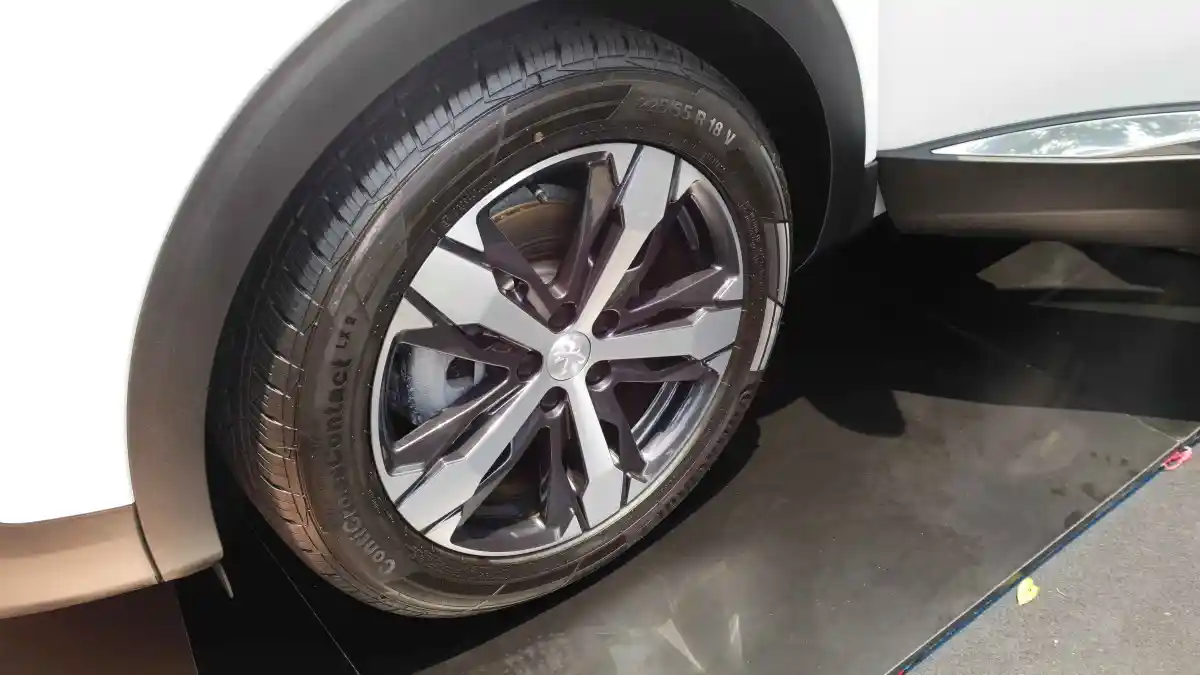 Tips - Teknik Mengencangkan Baut Roda Mobil Anda