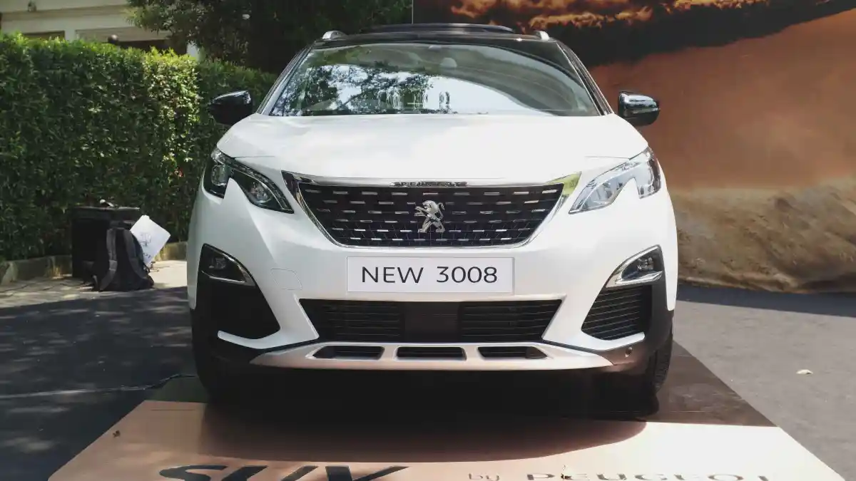 Foto - Peugeot 3008 Terbaru VS Honda CR-V Turbo: Lebih Kencang Mana?