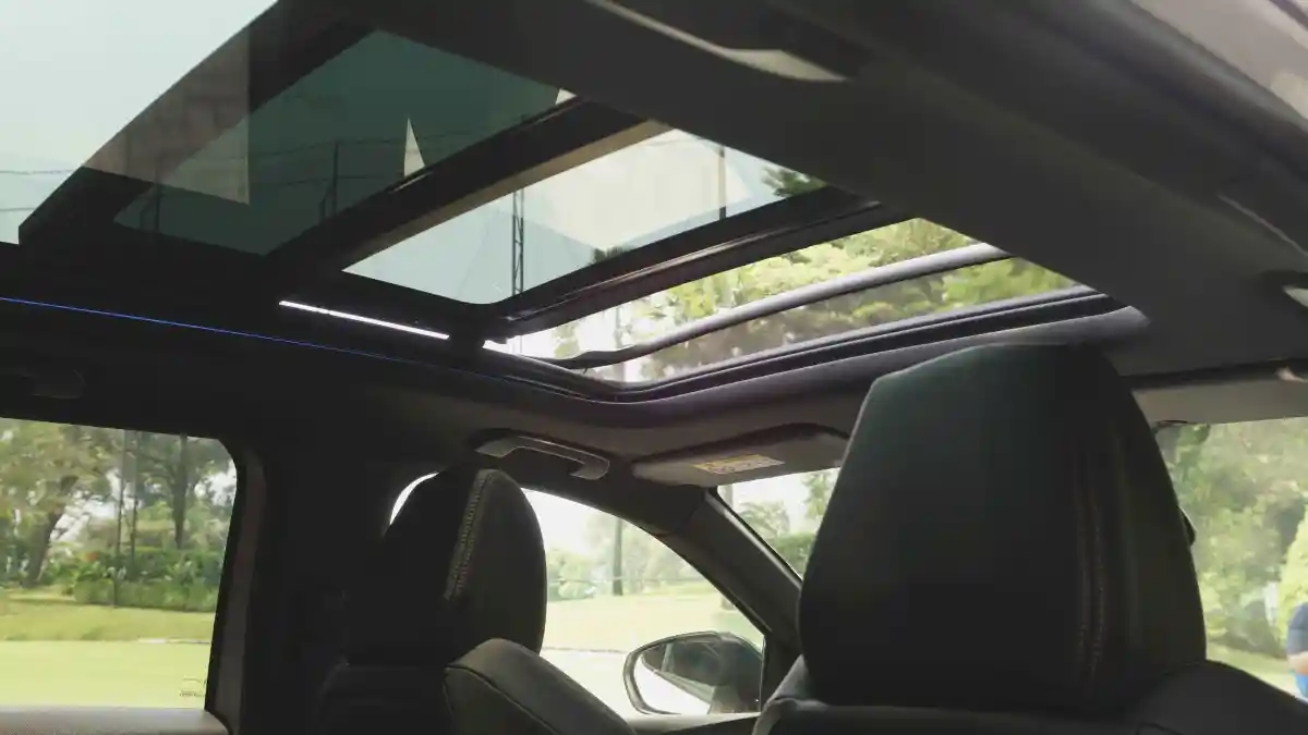 Foto - Jangan Hanya Digunakan Untuk Selfie, Begini Cara Merawat Sunroof