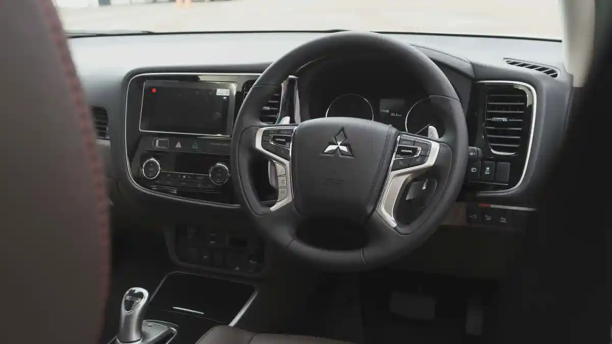 Foto - FIRST DRIVE: Mitsubishi Outlander PHEV