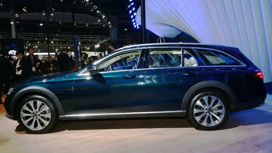 Foto - Station Wagon Berjiwa SUV Resmi dirilis Mercedes-Benz