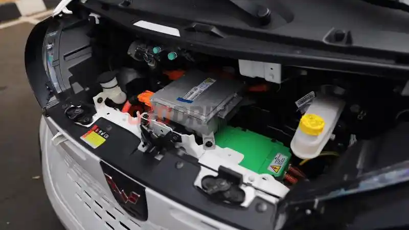 Foto - First Drive: Wuling E100