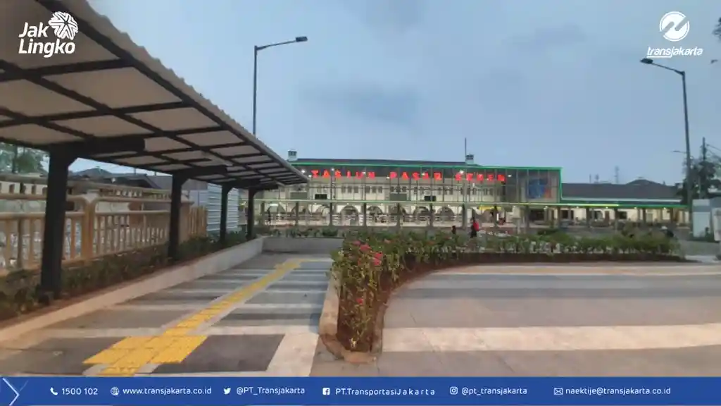 Foto - Ada Kanopi dan Penunjuk Arah Di Transit Hub Transjakarta, Makin Nyaman dan Cantik