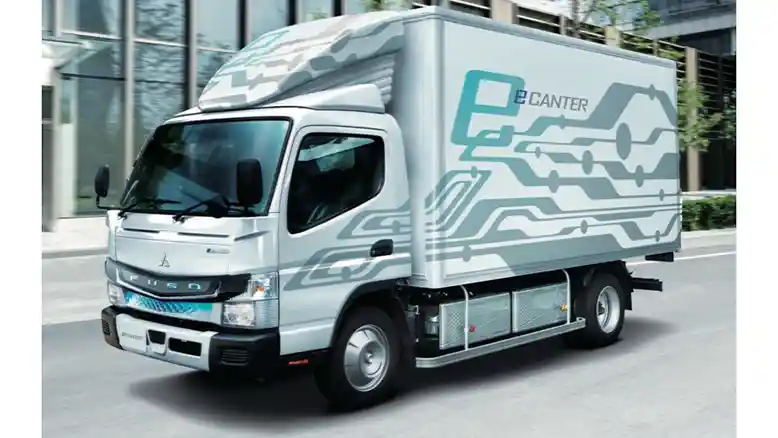 Berita - Truk eCanter Pertama Kali Hadir Di Depan Publik Emirat Arab
