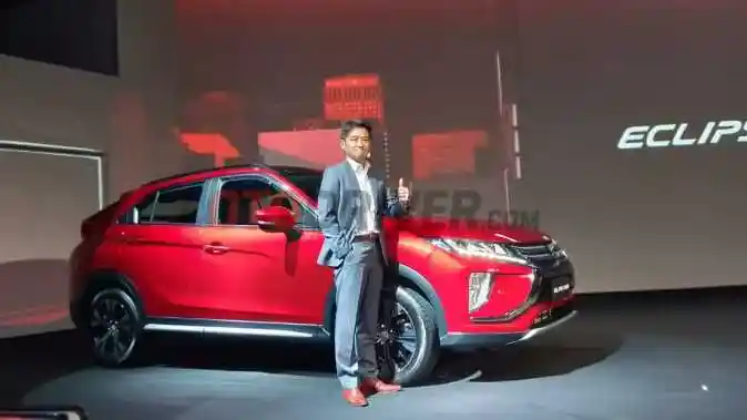 Foto - Eclipse Cross dan Outlander PHEV Resmi Muncul