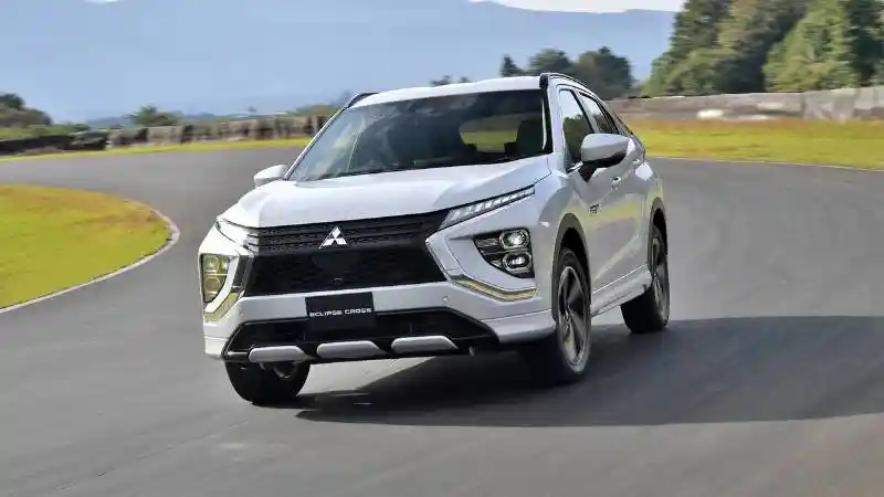 Berita - Mitsubishi Eclipse Cross Sayonara Dari Indonesia. Kelangkaan Semikonduktor Jadi Biangkerok