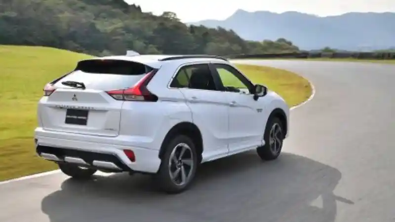 Foto - Mitsubishi Eclipse Cross Sayonara Dari Indonesia. Kelangkaan Semikonduktor Jadi Biangkerok