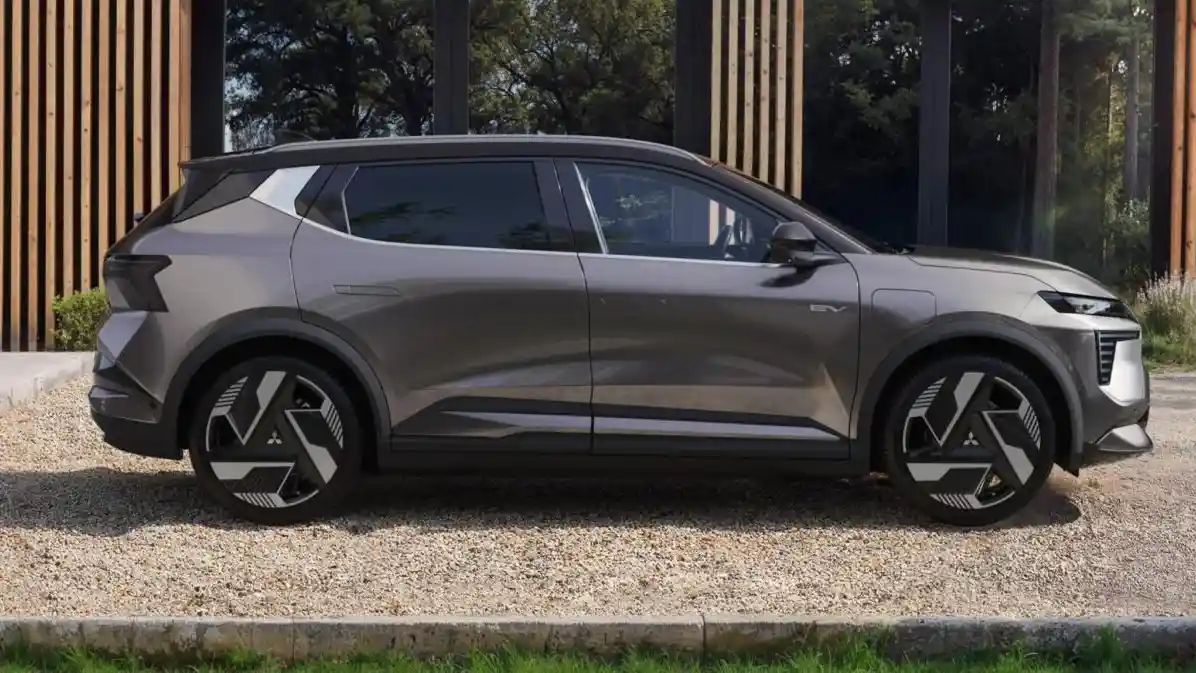 Foto - Mitsubishi Eclipse Cross EV Baru, Kini Punya Baterai 89 kWh dan Jarak 650 Km