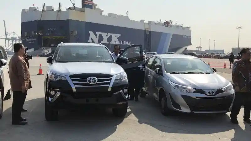 Foto - Jokowi Ambisi Ekspor 1 Juta Unit Mobil Rakitan Indonesia, Ini Tanggapan Toyota