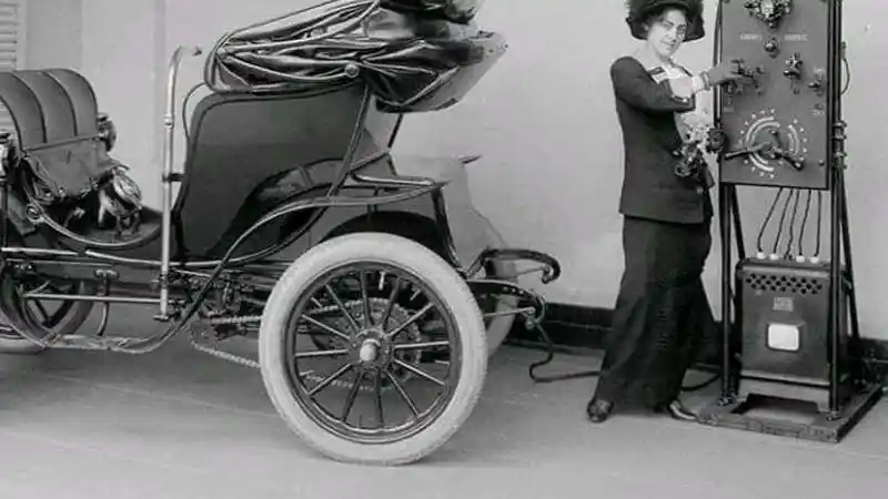 Berita - Mobil Listrik Konsep Kuno Yang Bersinar Kembali