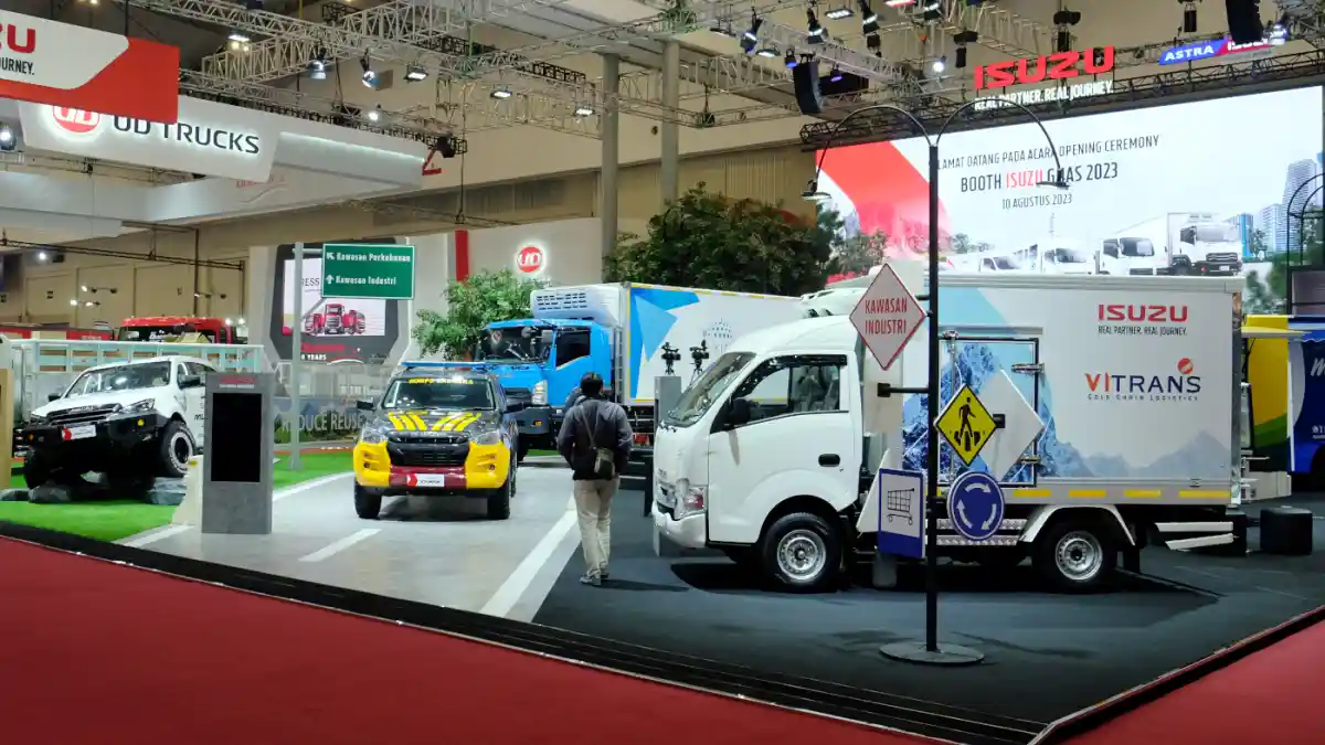 Foto - Isuzu Panen di GIIAS 2023, Elf Jadi Pemberi Kontribusi Terbesar