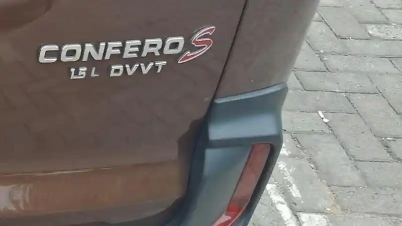 Foto - Emblem Wuling Confero Dikeluhkan Mudah Lepas