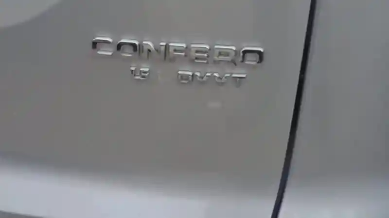 Foto - Emblem Wuling Confero Dikeluhkan Mudah Lepas