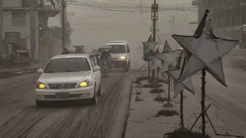 Foto - Jika Berada Di Daerah Penuh Debu Erupsi, Perhatikan Hal Ini