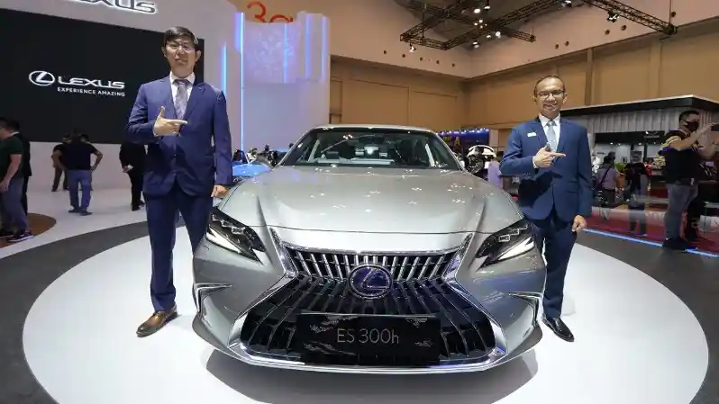 Berita - Beberapa Kelebihan Lexus ES 300h Yang Dijual Rp 1,1 Miliar