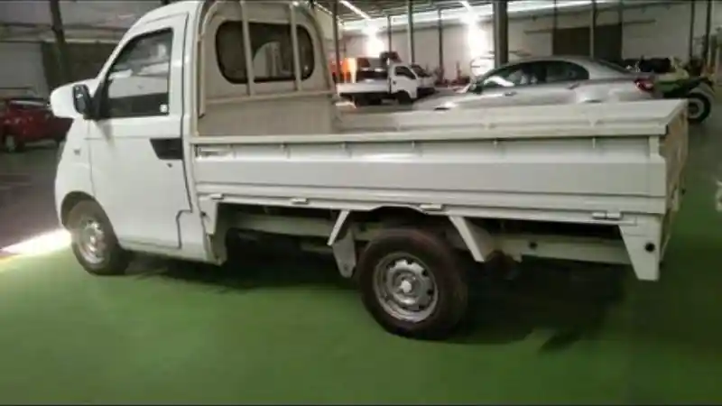 Foto - Sebuah Esemka Bima Keluaran Tahun 2012 Dijual Di Pasar Mobkas, Berapa Harganya?