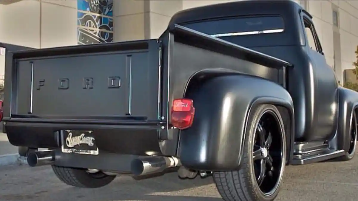 Foto - Ford 100 ’55 Expendables, Pikap Bintang Layar Lebar