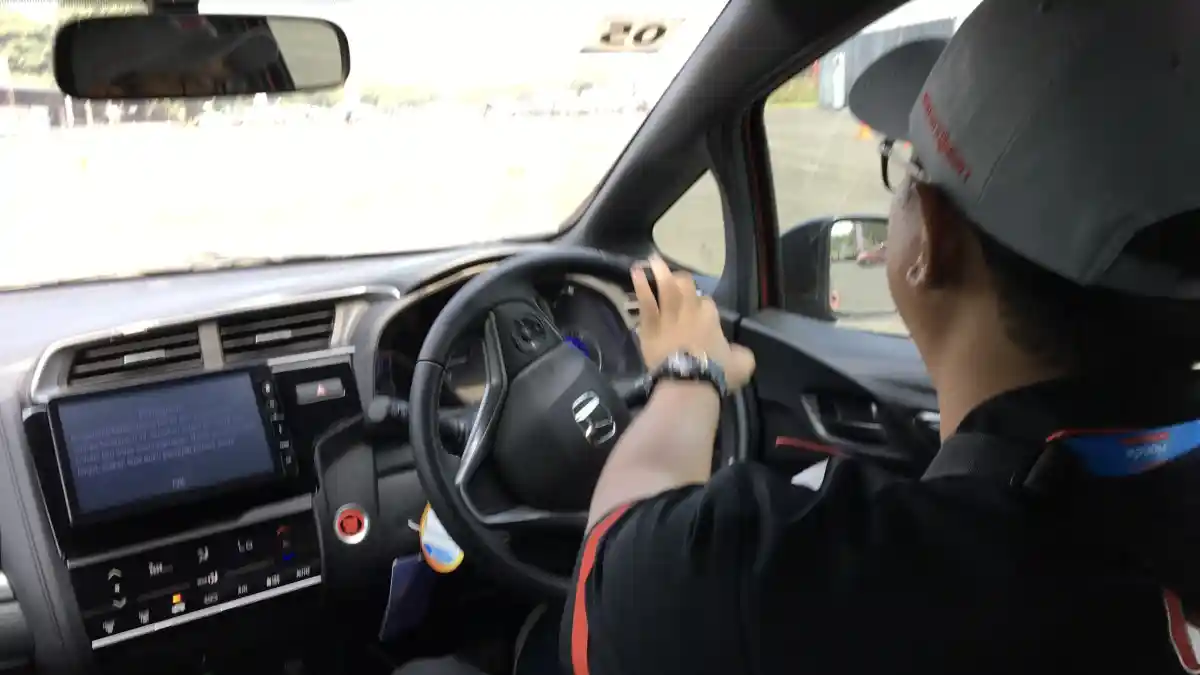 Foto - Honda Ajak Konsumennya Slalom di Sentul Sekaligus Berkampanye