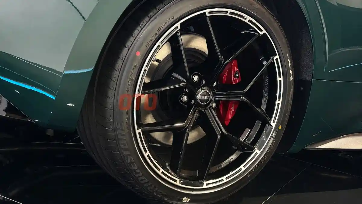 Foto - Nissan Fairlady Z24 Dapat Upgrade Dengan Sentuhan Leluhur. Indonesia Jadi Negara Pertama di ASEAN Yang Disapa