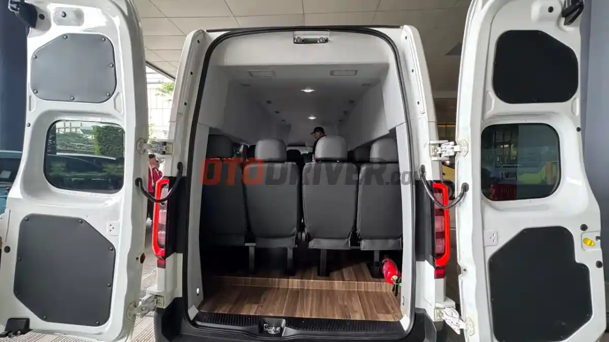 Foto - Day Trans Tambah Farizon SV untuk Rute Jakarta-Semarang dan Jakarta-Cilegon