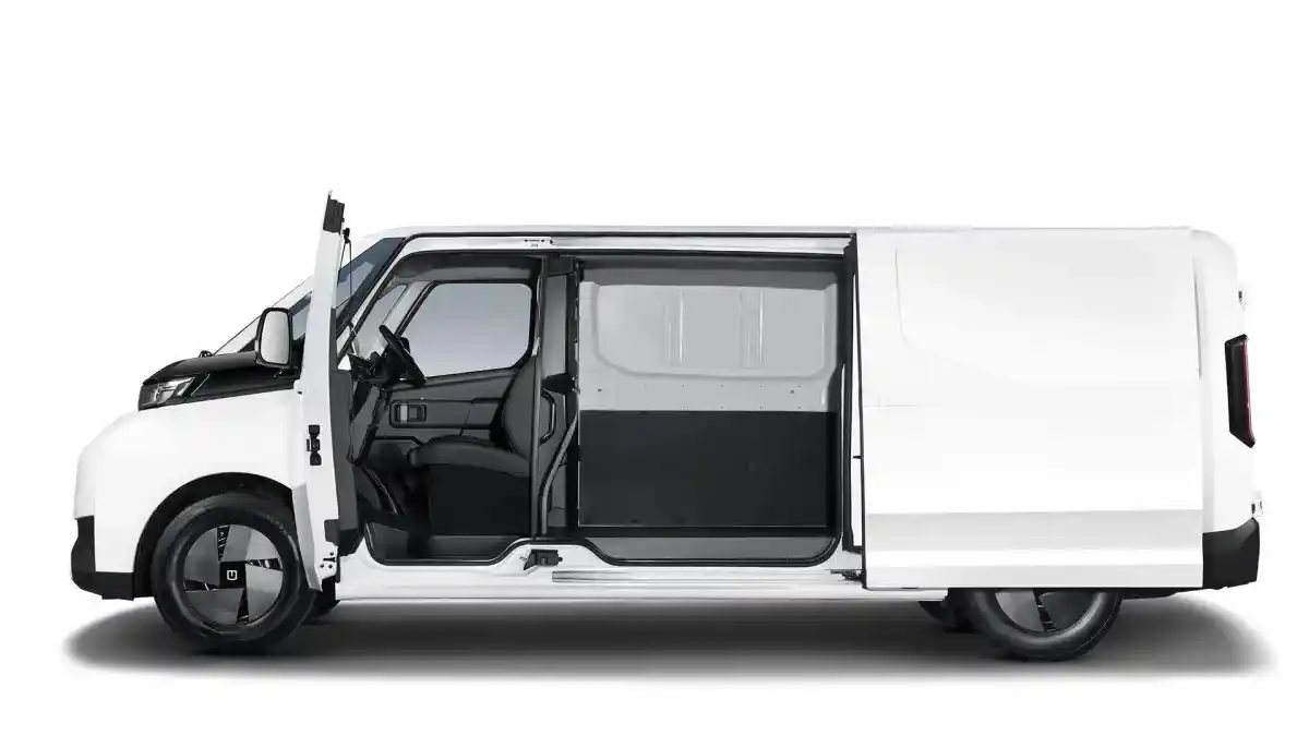 Van - Farizon Auto Gandeng Arista Group Jajakan MPV Niaga EV