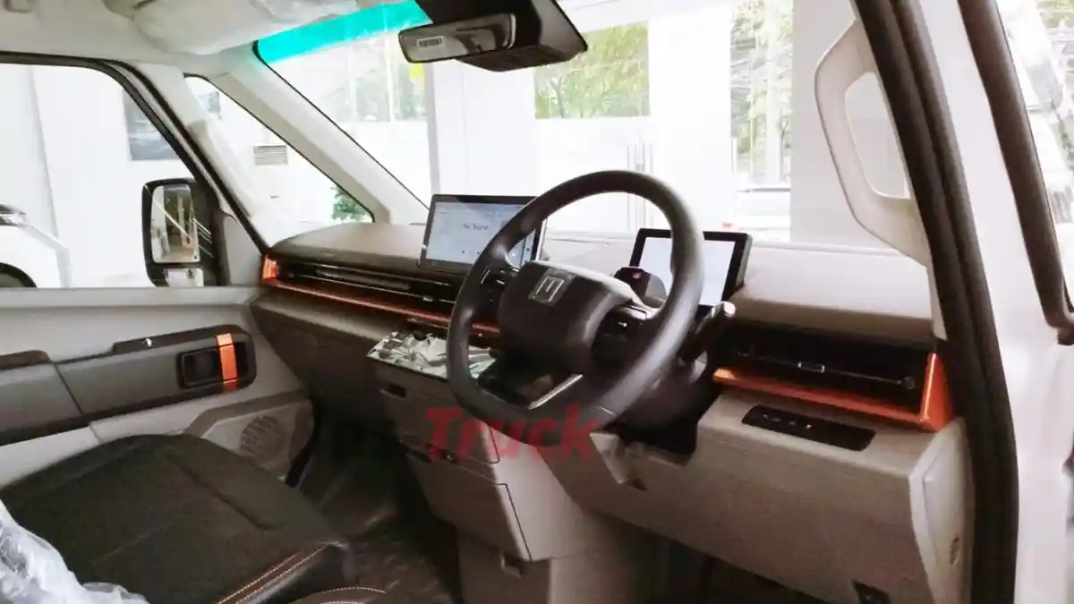 Foto - Farizon SV Resmi Dijual Di Indonesia, Bisa Jadi Kuda Hitam Di Pasar Minibus?