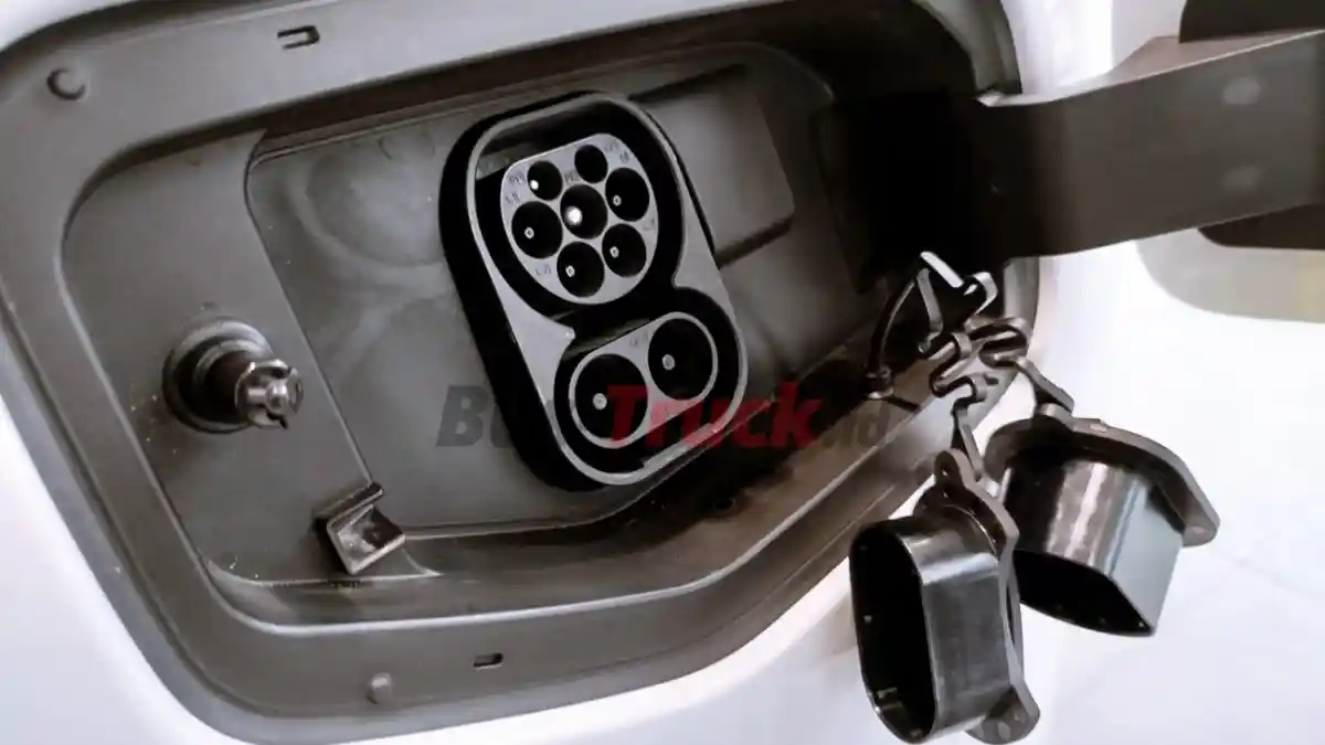 Foto - Farizon SV Resmi Dijual Di Indonesia, Bisa Jadi Kuda Hitam Di Pasar Minibus?