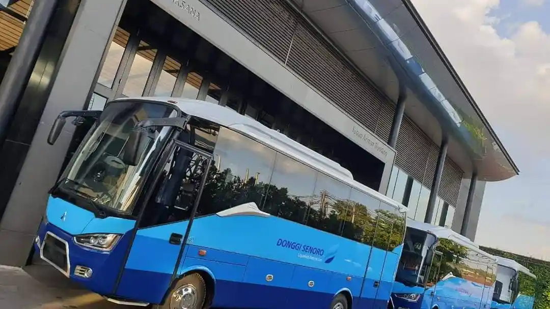 Foto - Karoseri Laksana Kembali Hadirkan Bus Medium Kaca Tunggal