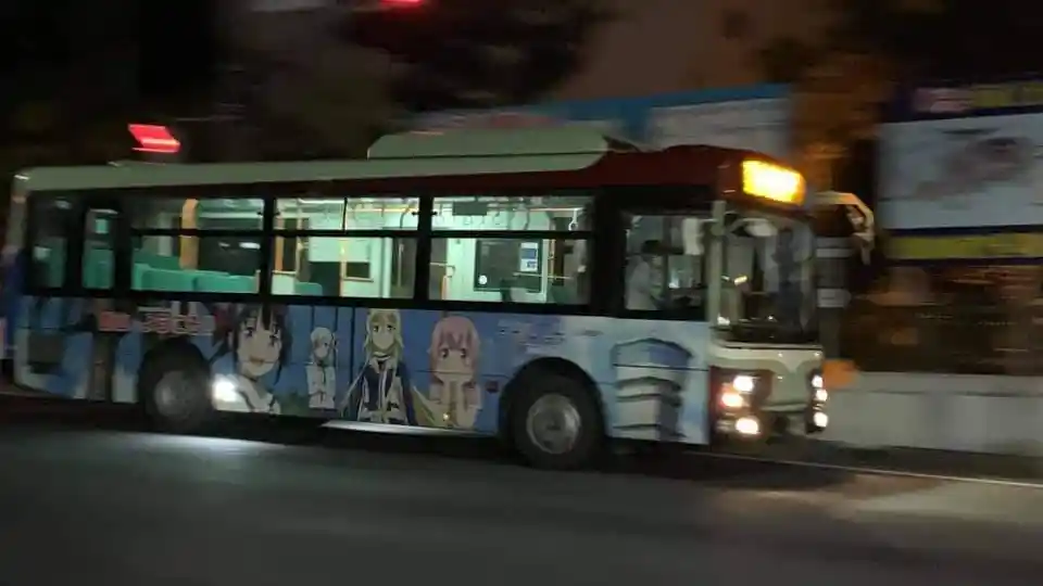 Foto - Tengok Uniknya Bus Dengan Livery Anime Di Jepang