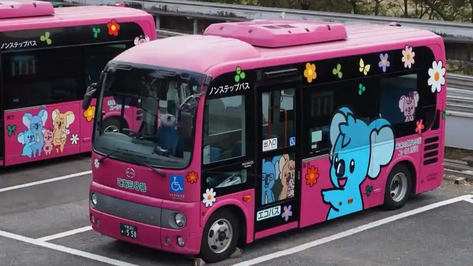 Foto - Imut dan Menggemaskan, Begini Tampilan Bus Hino Poncho Bergrafis Kartun