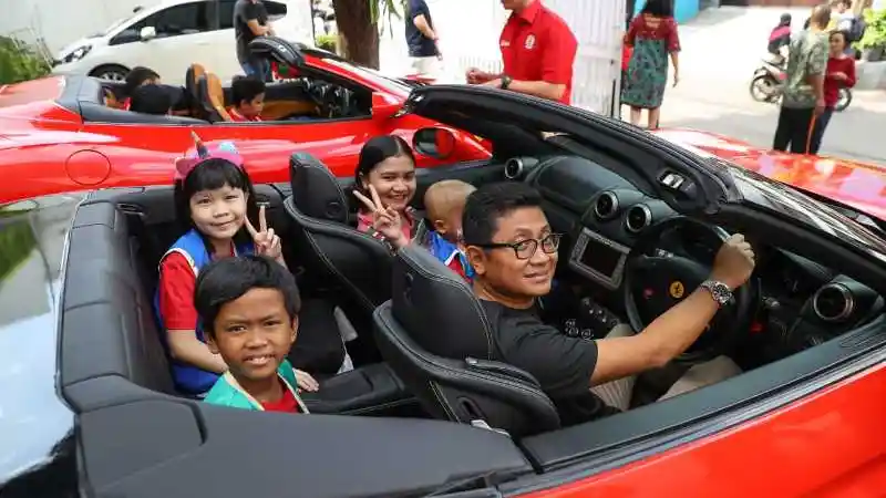 Foto - Club Ferrari Kunjungi Yayasan Kasih Anak Kanker Indonesia Dalam Misi Kemanusiaan