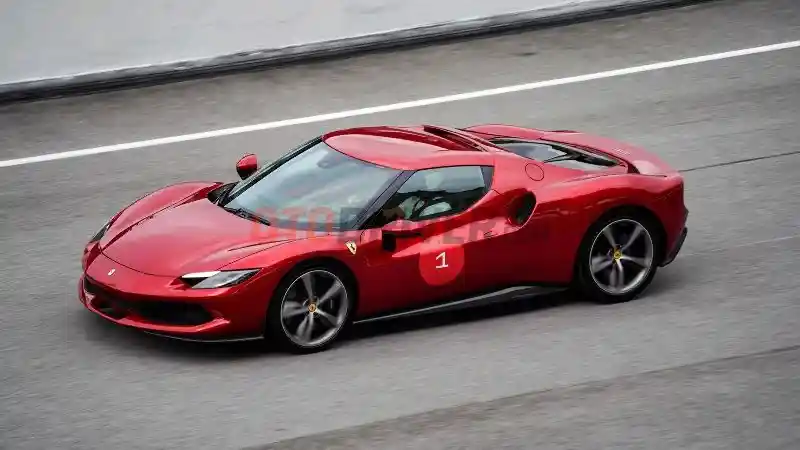 Berita - Menerka Harga Ferrari 296 GTB, Supercar Hybrid Yang Masuk Pasar Indonesia