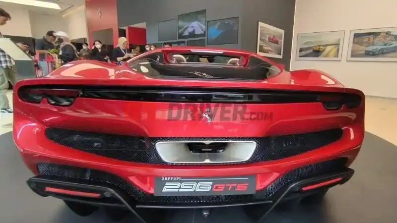 Foto - Ferrari 296 GTS Hadir di Indonesia, Intip Spesifikasinya