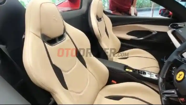 Foto - Harap Bersabar, Beli Ferrari 296 GTS  Inden Sampai 2025