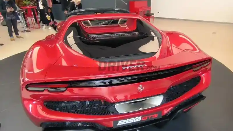 Foto - Ferrari 296 GTS Hadir di Indonesia, Intip Spesifikasinya
