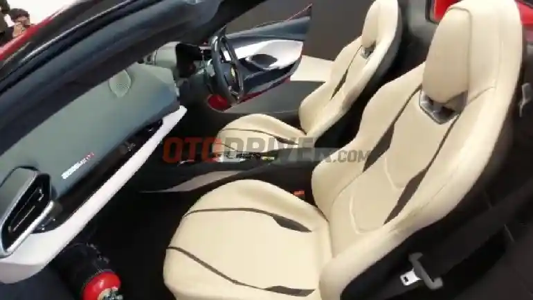 Foto - Harap Bersabar, Beli Ferrari 296 GTS  Inden Sampai 2025