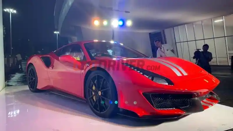 Foto - Ferrari 488 Pista Hadir Untuk Pertama Kali Di Indonesia (10 FOTO)