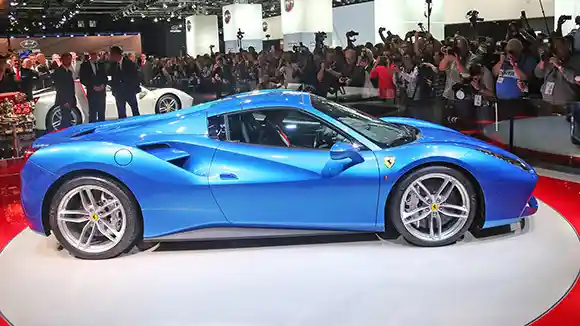 Berita - IAA 2015: Booth Ferrari Jadi Pusat Perhatian