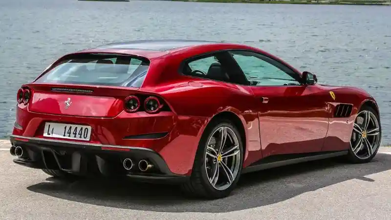 Foto - Tanpa Pemberitahun, Ferrari Suntik Mati Model Ini