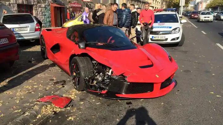 Foto - LaFerrari Hancur Akibat Sopir Ugal-Ugalan