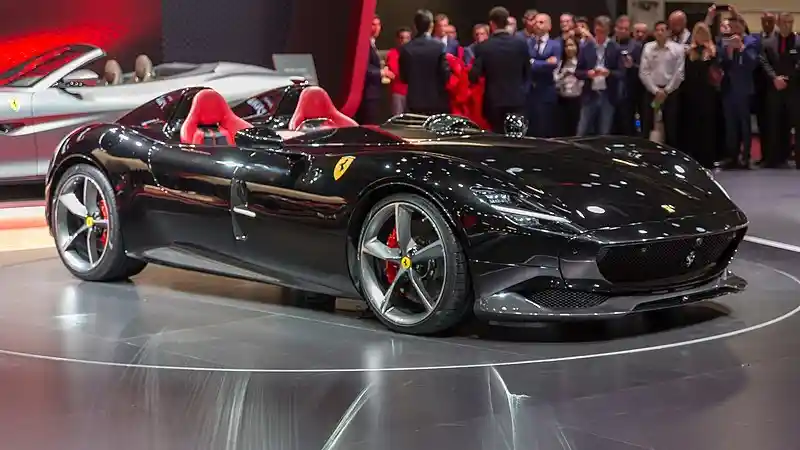 Foto - Intip Koleksi Mobil Super Kencang Max Verstappen Juara F1 