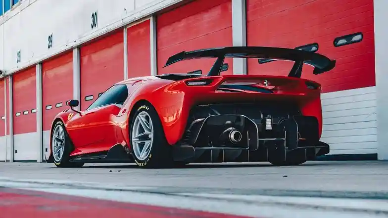 Foto - Ferrari Bangun Mobil Siap Balap Untuk Seorang Konsumen