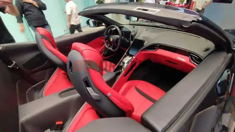 Foto - Ferrari Resmi Luncurkan Roma Spider di Indonesia