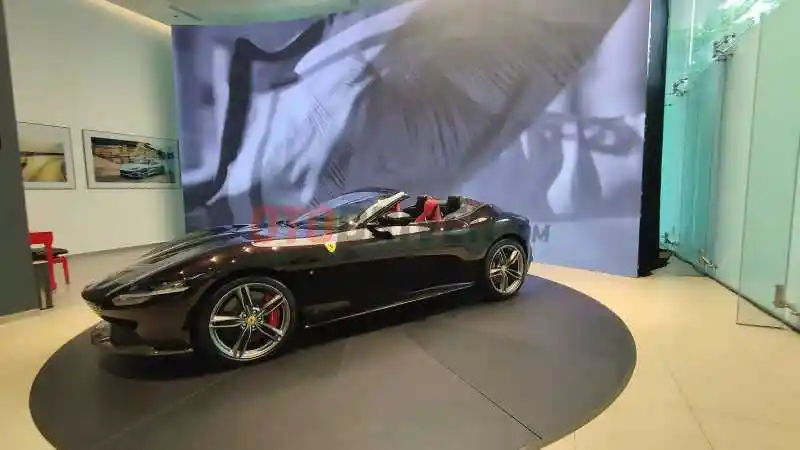 Berita - Ferrari Resmi Luncurkan Roma Spider di Indonesia