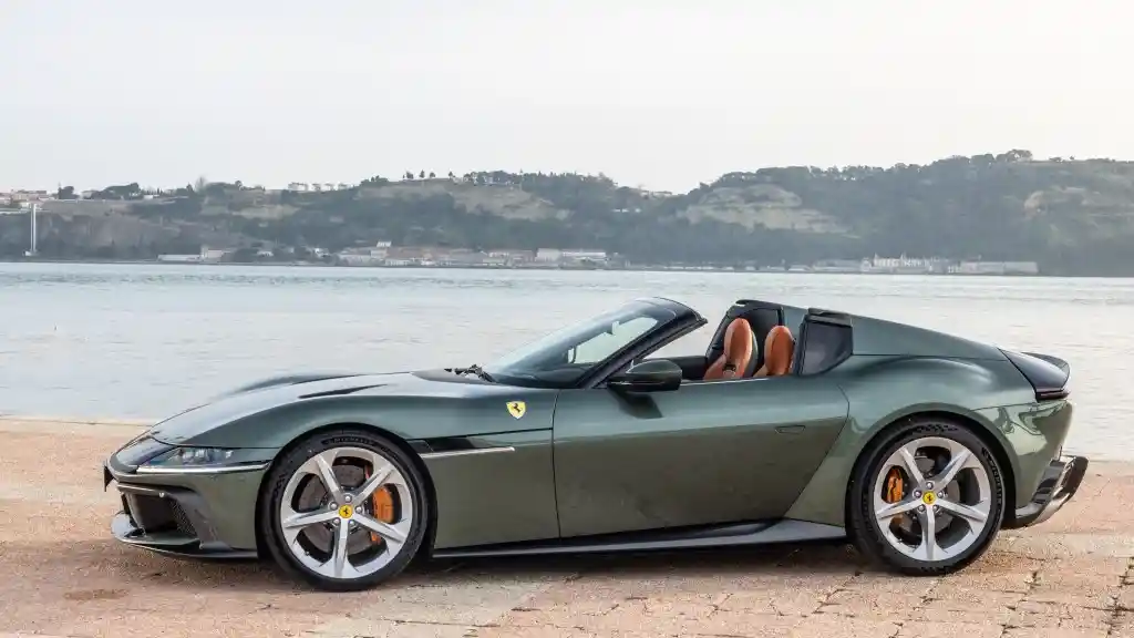 Foto - First Drive Ferrari 12Cilindri Spider : Sensasi Sportscar Atap Terbuka Tanpa Mengorbankan Kenyamanan