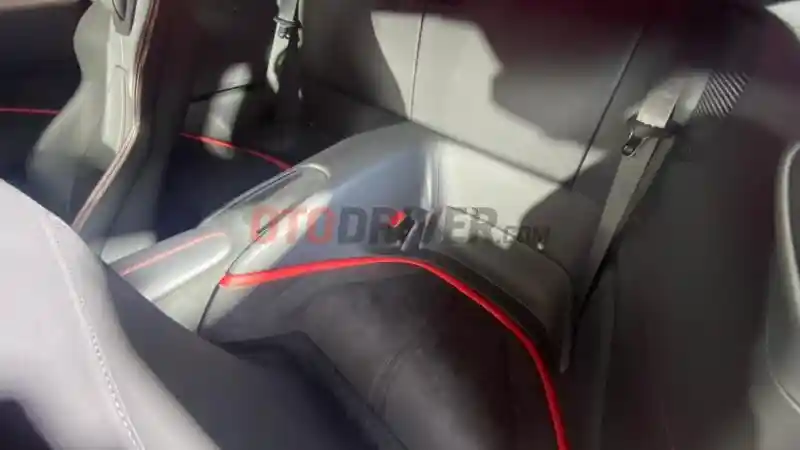 Foto - Inilah Dua Ferrari Baru Yang Hadir di Tanah Air, Salah Satunya Plug In Hybrid
